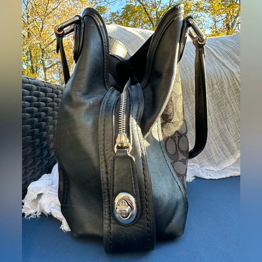 Coach Edie 28 Shoulder bag, in Signature Jacquard. - Picture 3 of 6